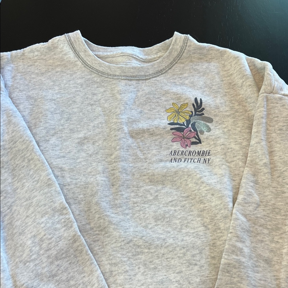 Abercrombie Kids Heather Gray Floral Sweatshirt girls size 13/14